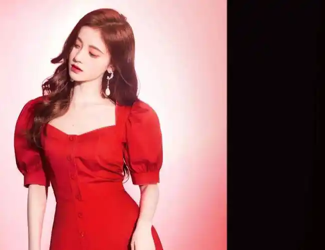 鞠婧祎东方风云榜新造型撞衫秦岚,同一件婚纱礼服演绎不同风格_整体