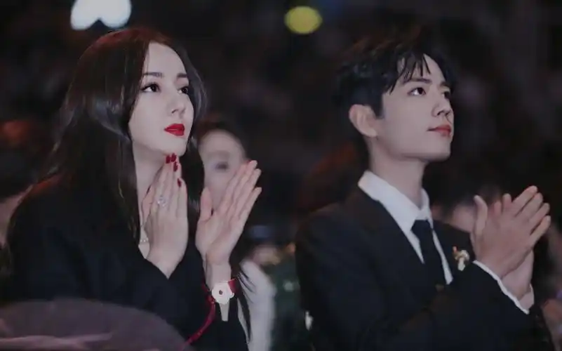 【热销】迪丽热巴×肖战|微博之夜|红毯 同框 上台 双标