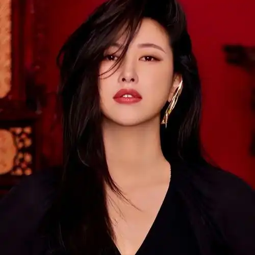 中国第一美女朱珠有多牛接连8年登最美排名差点成c罗老板娘