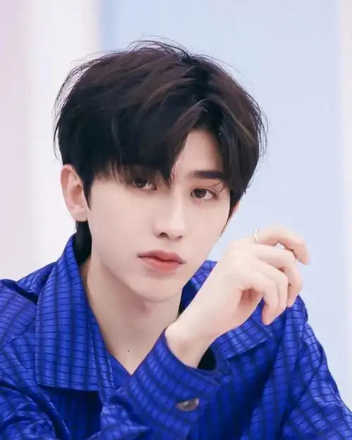 蓝色系的蔡徐坤要多帅有多帅