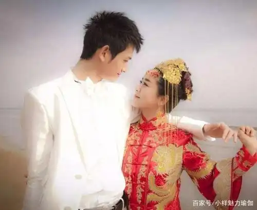 感受一下杨紫的婚纱照,当看到与张一山的合照时,我不淡定了