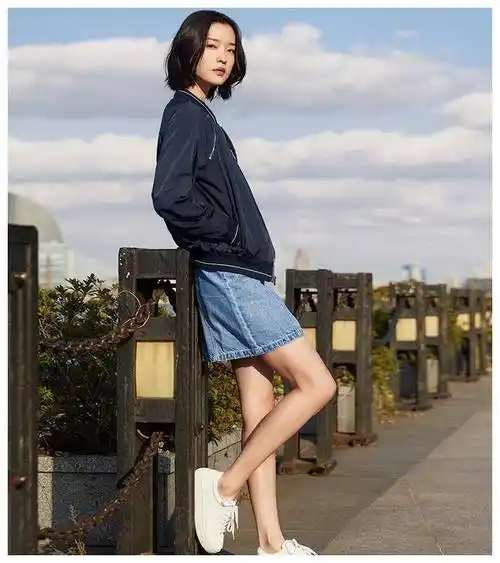 原创看杜鹃穿牛仔衣才知什么叫超模袖子剪开变时髦斗篷女星办不到