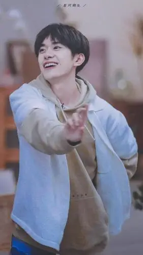 易烊千玺温暖笑容高清壁纸