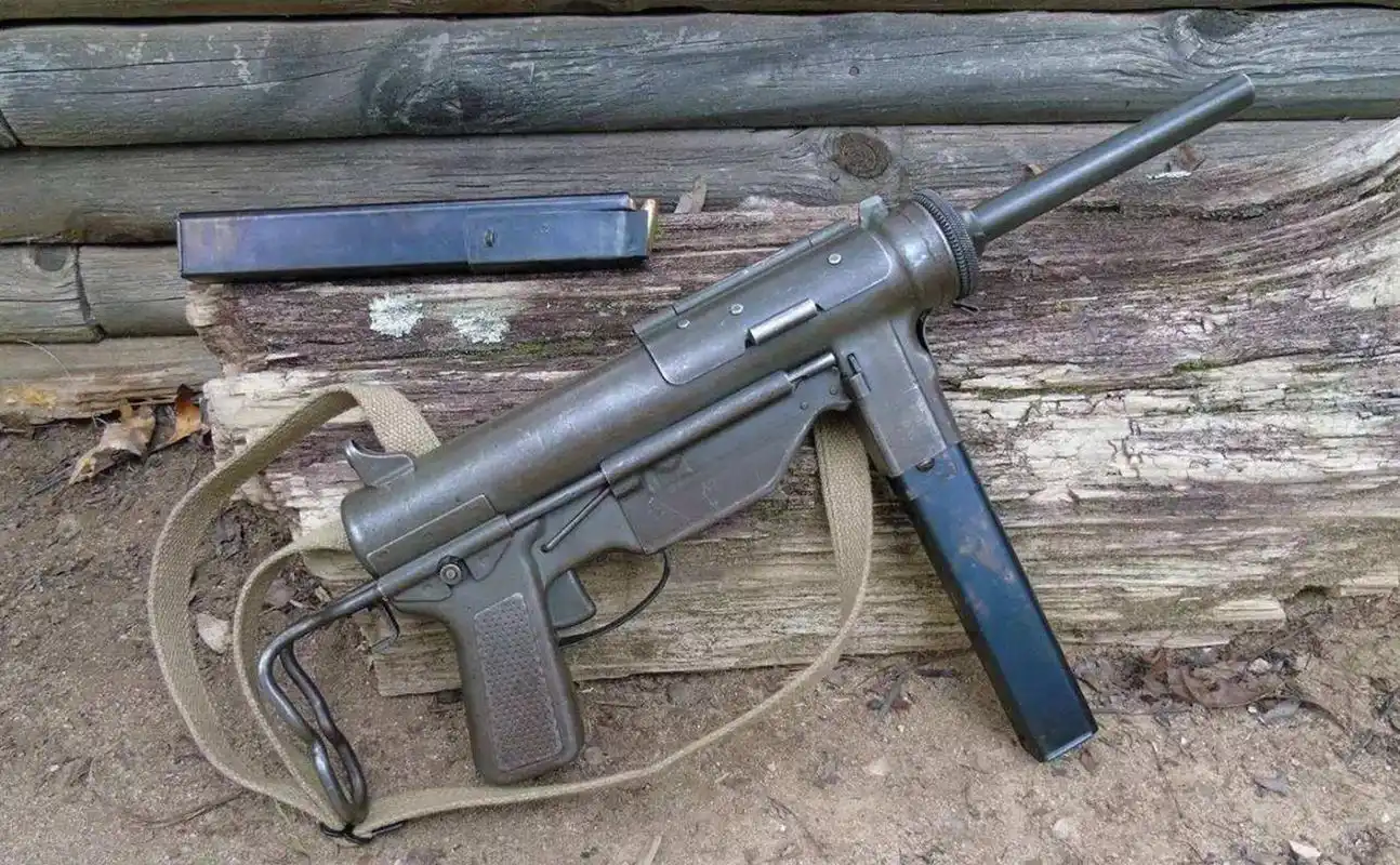最尴尬的桥段,美军43年生产的武器,却出现在日军的手里_冲锋枪
