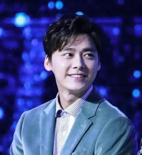 李易峰:一个绅士爱笑的阳光大男孩,颜值也是众网友所认可的!