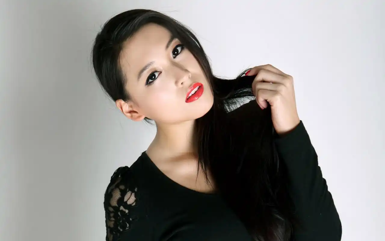 宁丹琳可爱动人壁纸