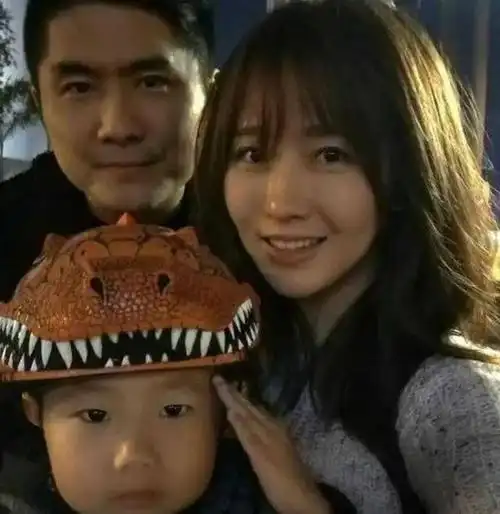 女儿和石磊结婚生下外孙后潘长江竟然没看一眼就走原因太意外