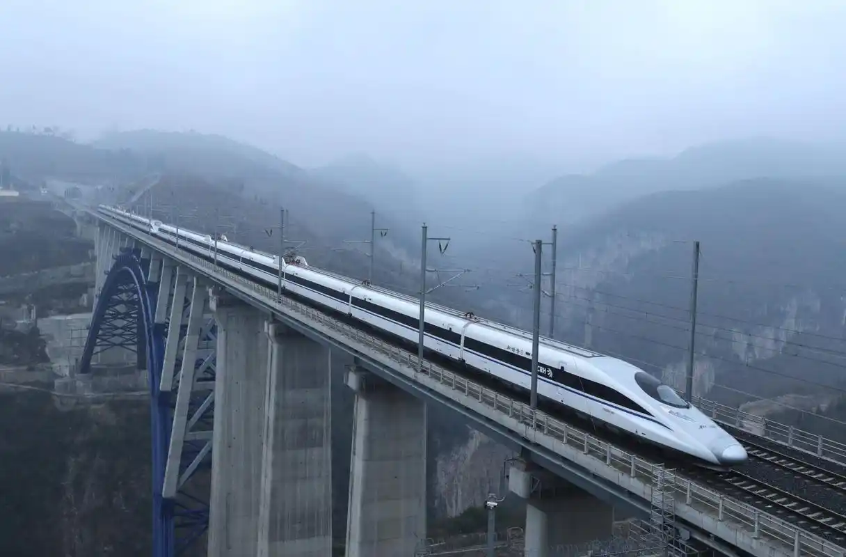 驶向新年的动车