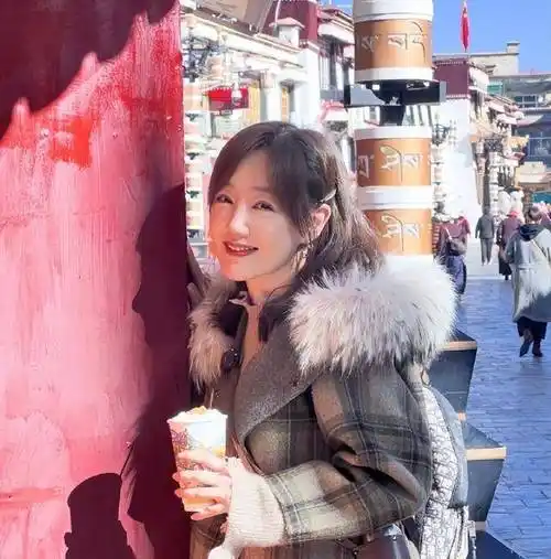 网友上海餐厅偶遇胡歌前女友45岁薛佳凝与好友吃吃喝喝接地气