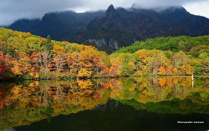 【4k超高清日本】第一视角 户隐镜池的红叶到了盛开的季节 2022.10