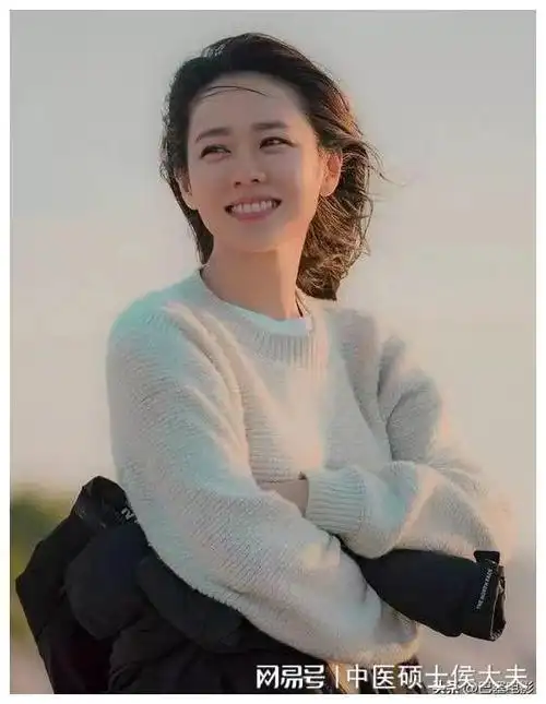 美貌和年龄成反比的还有孙艺珍,刚进圈时是笑容很甜,极具亲和力的小