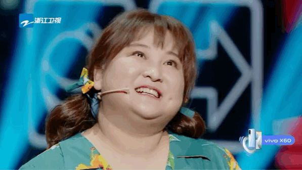 贾玲被关晓彤送画感动哭了