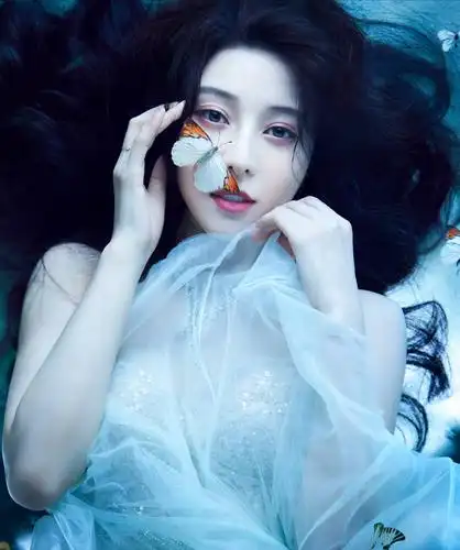 范冰冰婚纱大片曝光穿透视长裙秀美腿皮肤光滑细腻白到反光