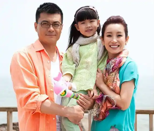 王新军:成名后抛弃唐静,再婚娶演员秦海璐,8年宠妻如宝_生活_儿子