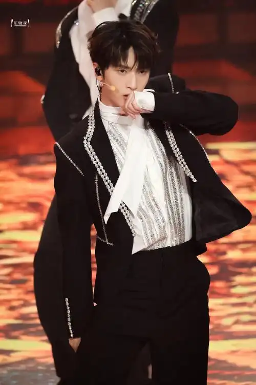 严浩翔湖南卫视中秋晚会舞台##今日星拍放送