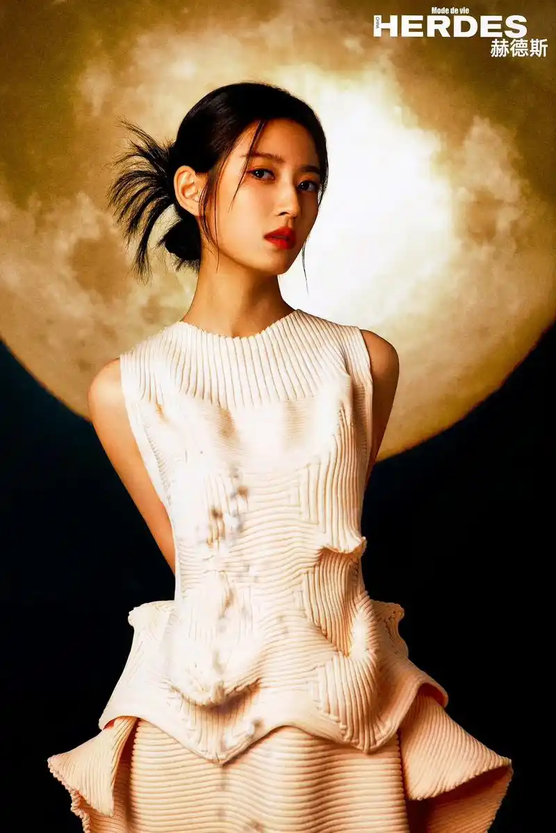 陈钰琪 #愿你眼里有光心中有爱 #又美又飒 #杂志封面 # - 抖音