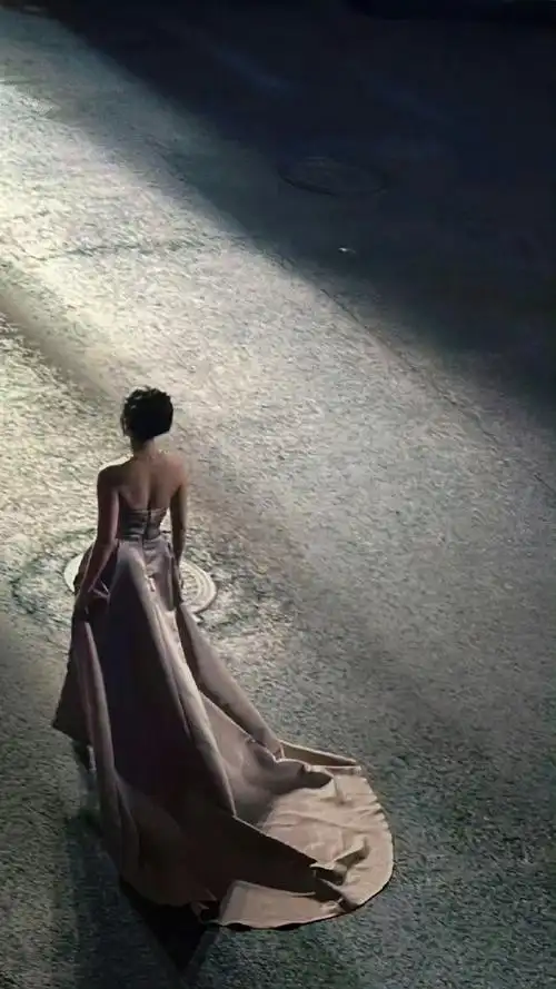 谁懂刘亦菲这个背影