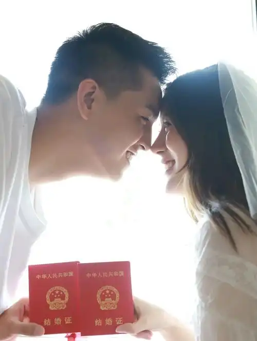 给胡歌拍摄的领结婚证照