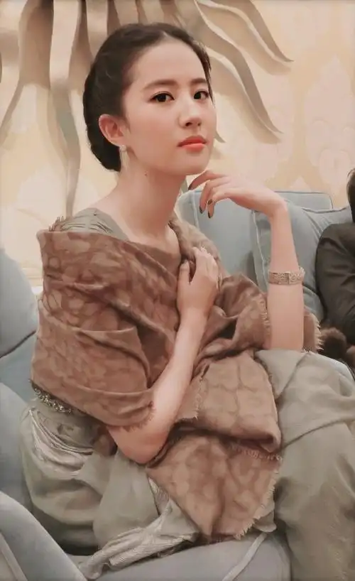 性感美女明星刘亦菲妩媚优雅个性写真