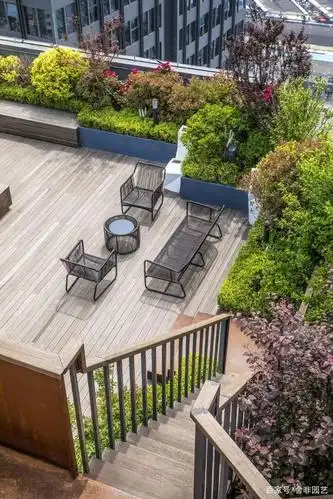 80平方庭院花园,巧用防腐木,营造出沉静,温馨,人文气息的感觉