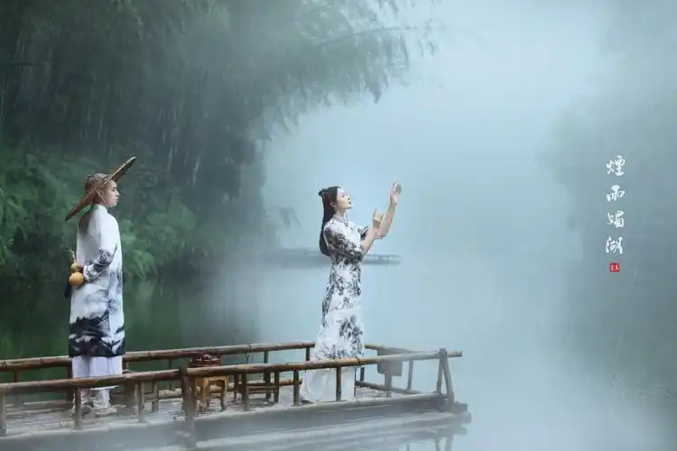 烟雨江南的温婉美女古风摄影