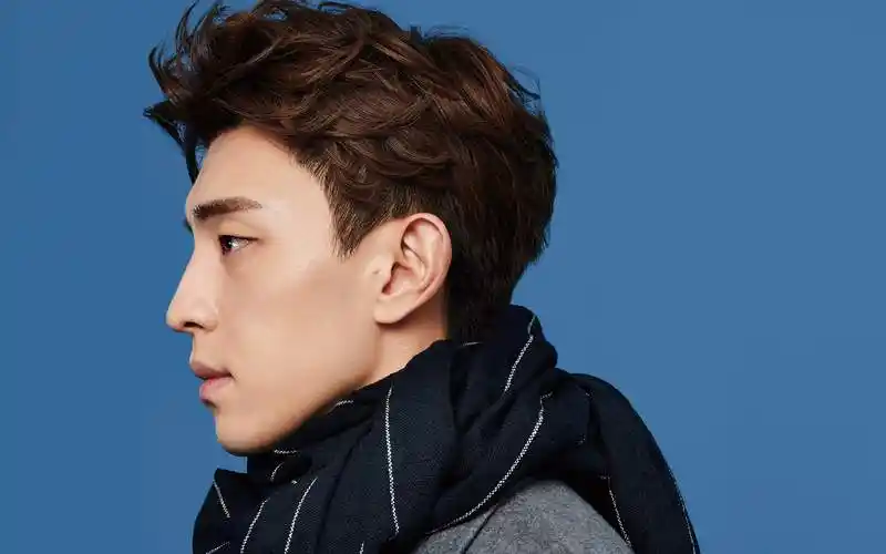 高清河北省石家庄男明显邓伦《香蜜沉沉烬如霜》海报剧照图片