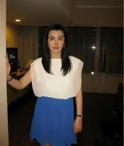 王祖贤现状穿衣风格(路人镜头下的王祖贤)(3)