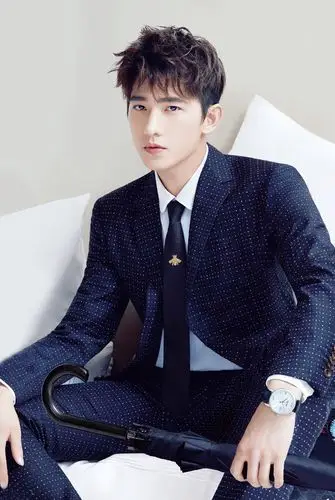 【屏保】杨洋 西装鞋履 炸毛发型帅哭!