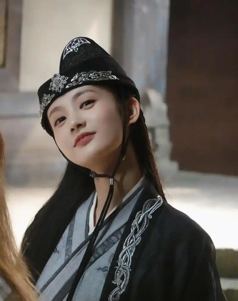 李一桐新剧造型,女扮男装真的太美了!