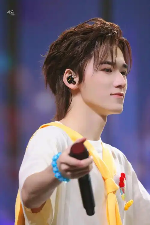 宋亚轩楼外楼演唱会##时代少年团叁重楼暨出道四周年演唱会##时代