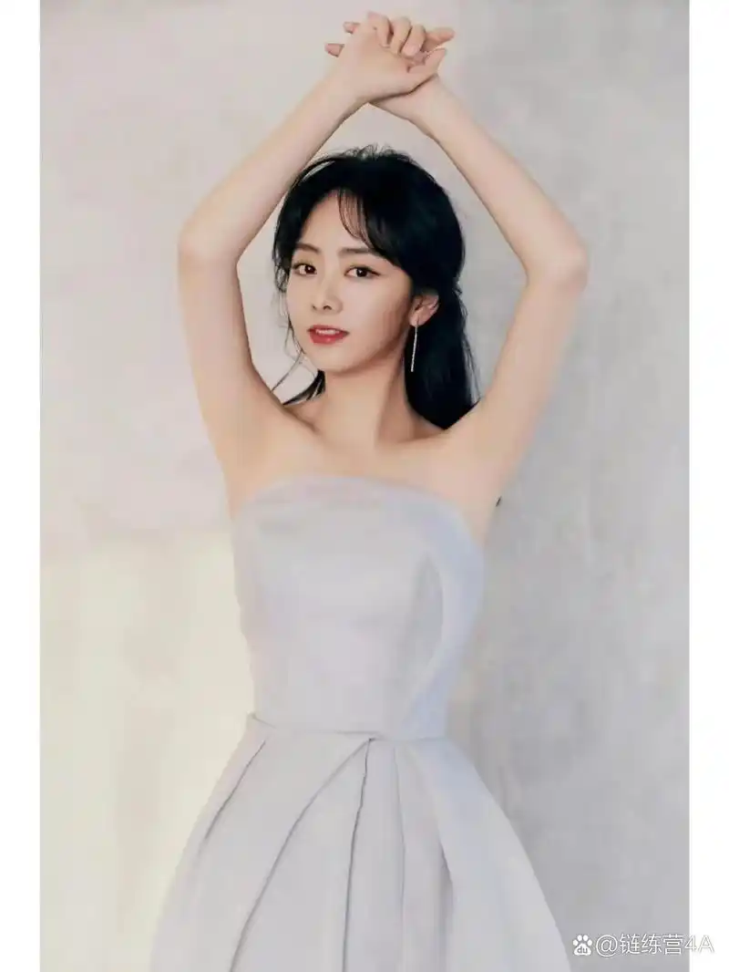 张艺兴杨紫,完全没有人撮合他们俩,他俩都很疑惑,不知道为什么网上