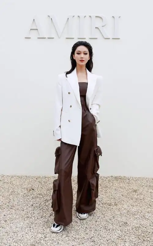 张馨予巴黎时装周##张馨予