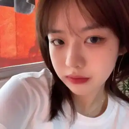 高清既惊艳又耐看的女生头像图片