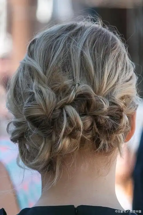 教大家几款盘头发的方法,简单好看而且气质优雅