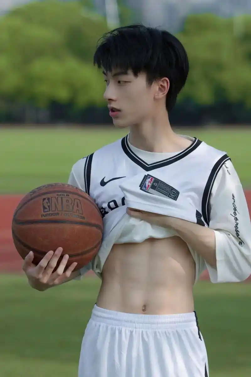 暑假快乐#少年感 #纯情男高 #体育生 #腹肌 # - 抖音