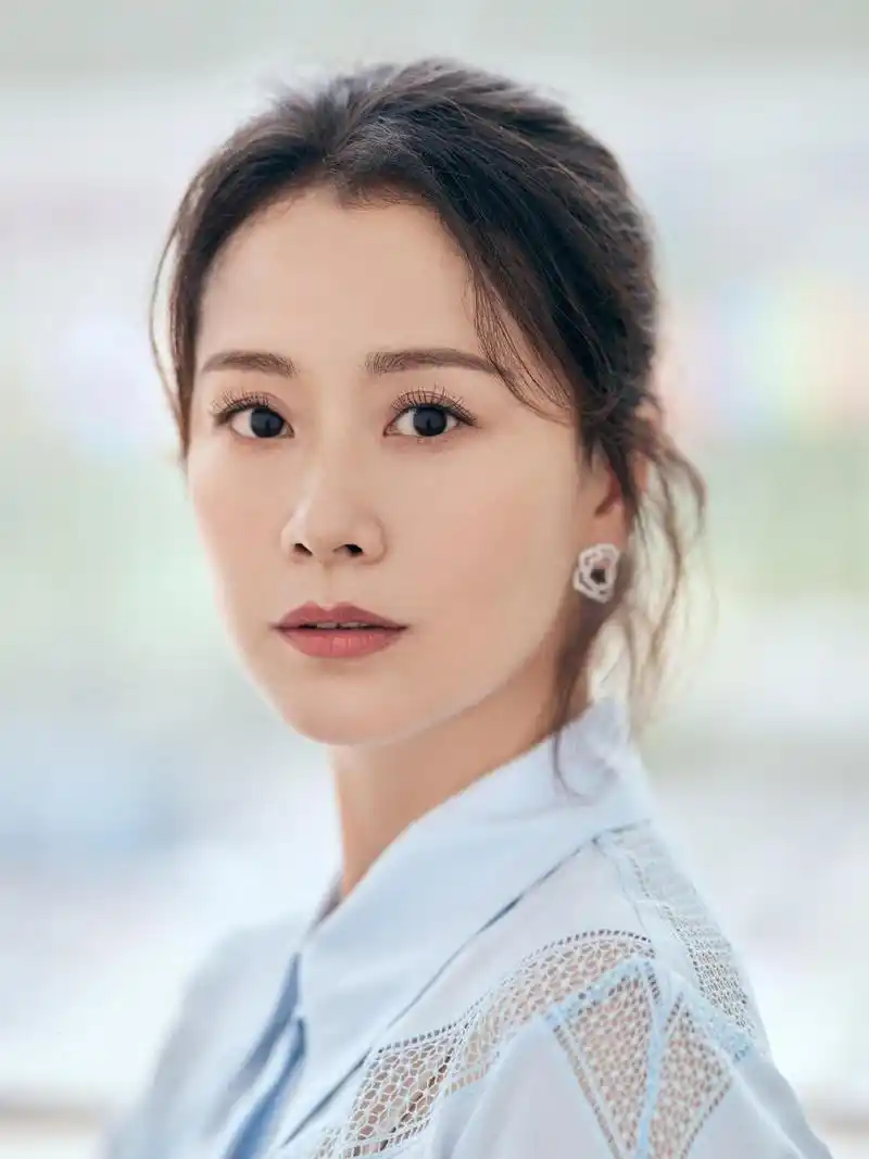 海清素颜外出,网友惊叹优雅魅力,演技备受认可 前段时间,有网友在成都