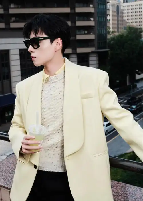 胡一天超话|#一天三两事#之#定格这一天#时尚day@胡一天啊秀场look,洋