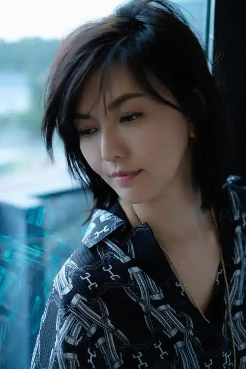 挂起飞行的日子 天后孙燕姿再度开启创作 带来〈余额〉"心"领悟