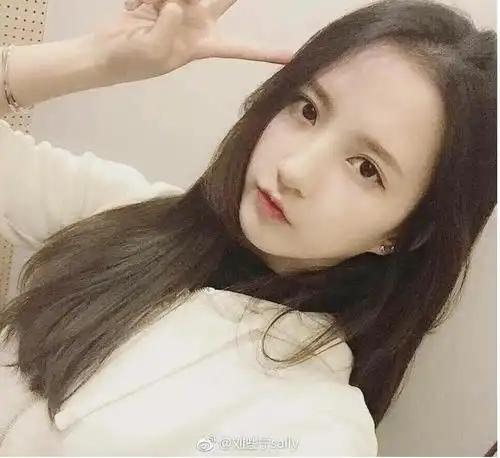 刘些宁出道前旧照照片她在国内经纪公司是那家