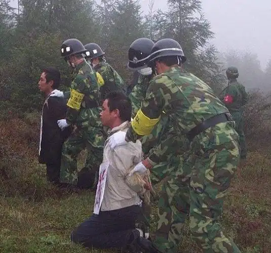 以前枪决犯人可以围观为何现在不被允许观看