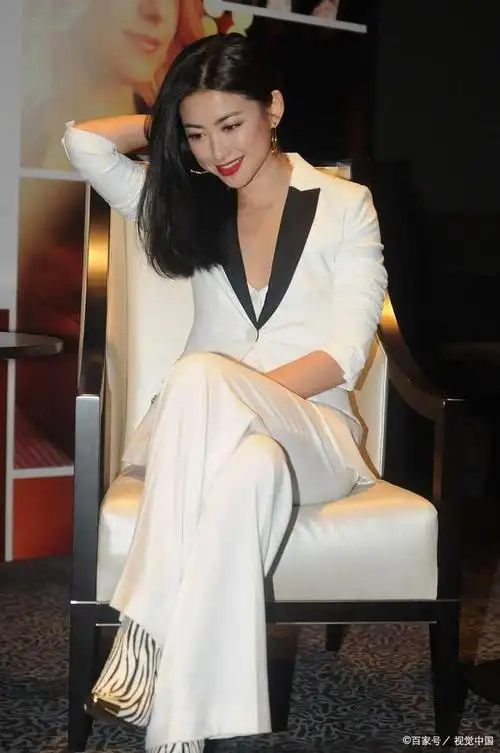 朱珠旗袍表演赞誉有加,家庭幸福令人艳羡!