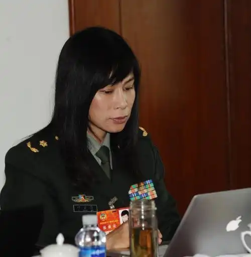 驰骋奥运滑冰场的女将军:13岁入伍,进修清华,现已成正局级干部