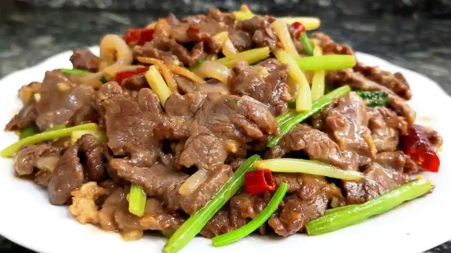 牛肉最简单的做法开火一炒就完事下饭又下酒全家都喜欢