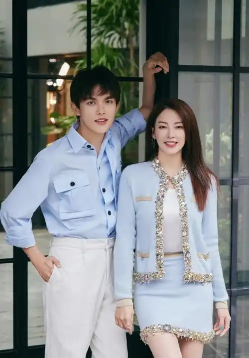 娱乐 明星 大陆 > 张雨绮李柄熹甜蜜现身桂林 两人展