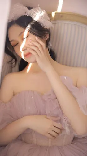 气质美女一字肩婚纱性感唯美写真