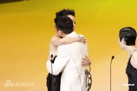 图文香港金像奖颁奖刘德华刘嘉玲拥抱