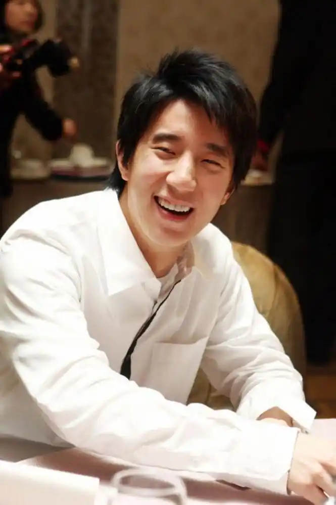 张默和房祖名(房祖名张默转型导演)