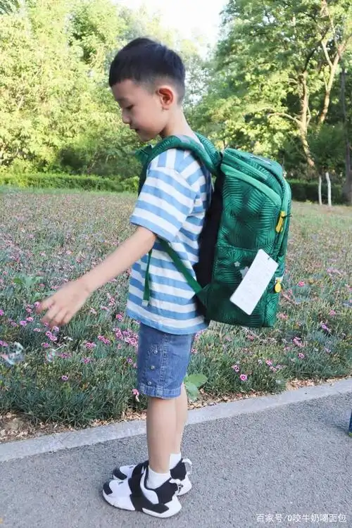 为小神兽选购儿童书包的心得和gmt for kids 护脊书包深度体验