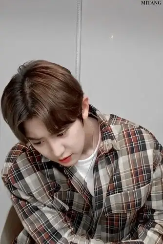 3月26日 18:50   关注  朴灿烈