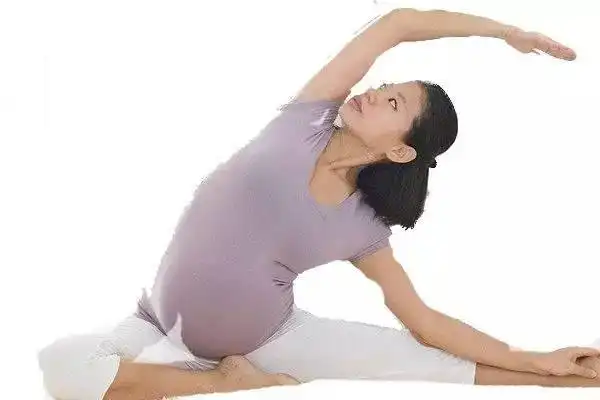 孕晚期,常做三个动作有利于顺产,同时请警惕四个"伤胎"动作